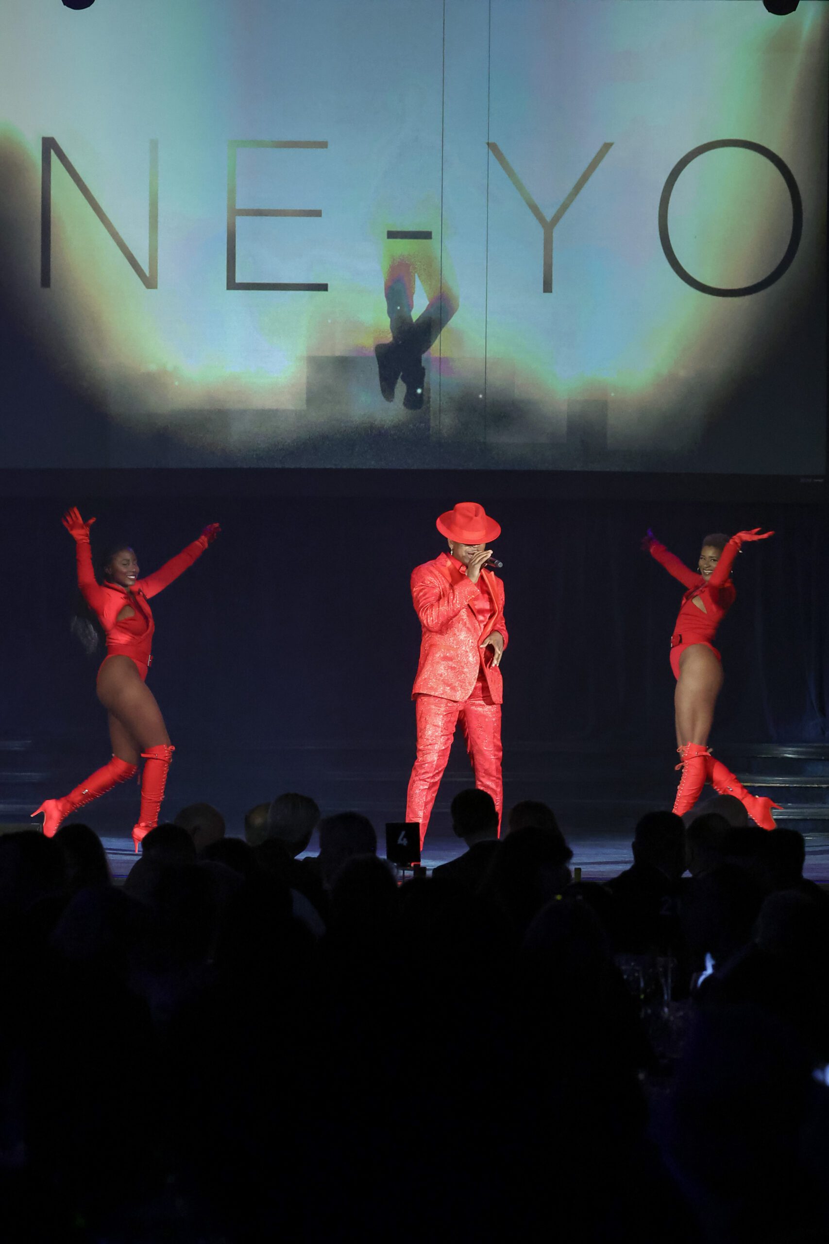Ne-Yo performs on stage during The Great Sports Legends Dinner (Photo by Mike Coppola/Getty Images for The Buoniconti Fund To Cure Paralysis )